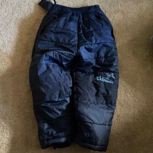Boys 4-5 snow pants. Unzip full leg length. Pockets.
